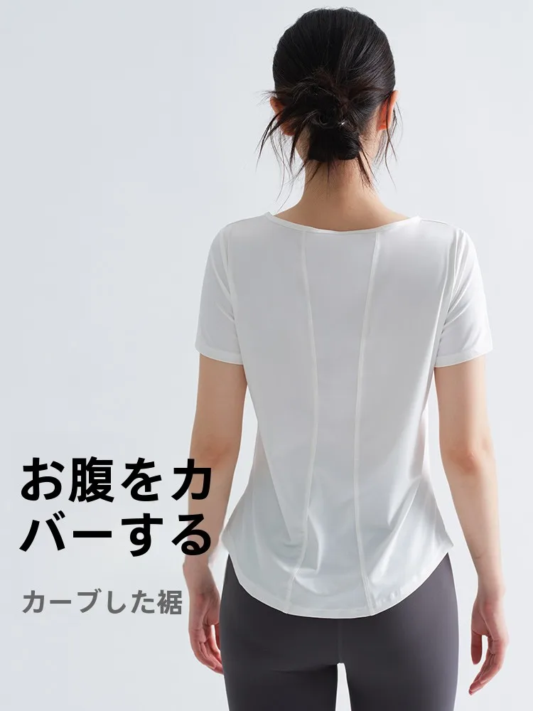 女性用トレーニング半袖Tシャツ：汗をかいても臭わない服としての実用性と性能