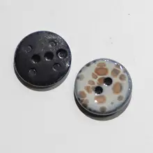 光沢感あるブルーのグラデーション不規則模様のボタン【イギリス製・直径15mm】