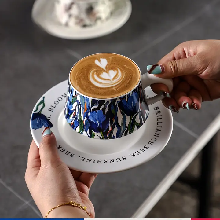 おしゃれなデザインの陶器製カフェカップ【ラテアート・アフタヌーンティー用】