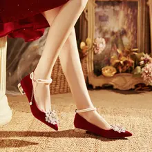 赤いウェディングシューズ、女性用フラットシューズ、パールチェーン、ラインストーン、中国風