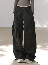 重厚なデザインのPUレザー製ワイドレッグパンツ【ブラック・ダブルステッチ・ポケット付き】