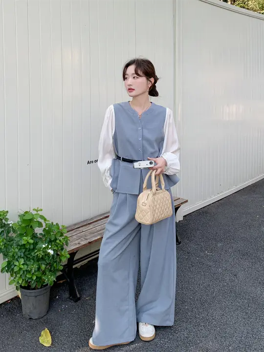 スタイルのカラーコンビネーションシャツとワイドレッグパンツ（セットアップ対応）