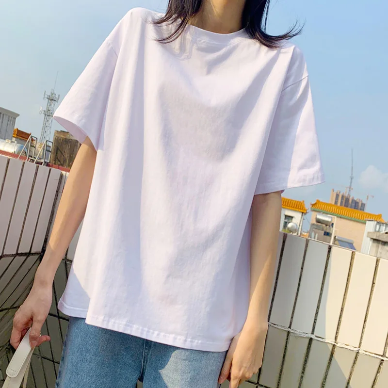 白Tシャツを選ぶべきタイミングは？学生からOLまで、シーン別に解説