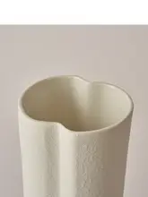 高級感あふれる白色陶磁器のフラワーベース【ローズアレンジメント用・リビング・ダイニングに最適】