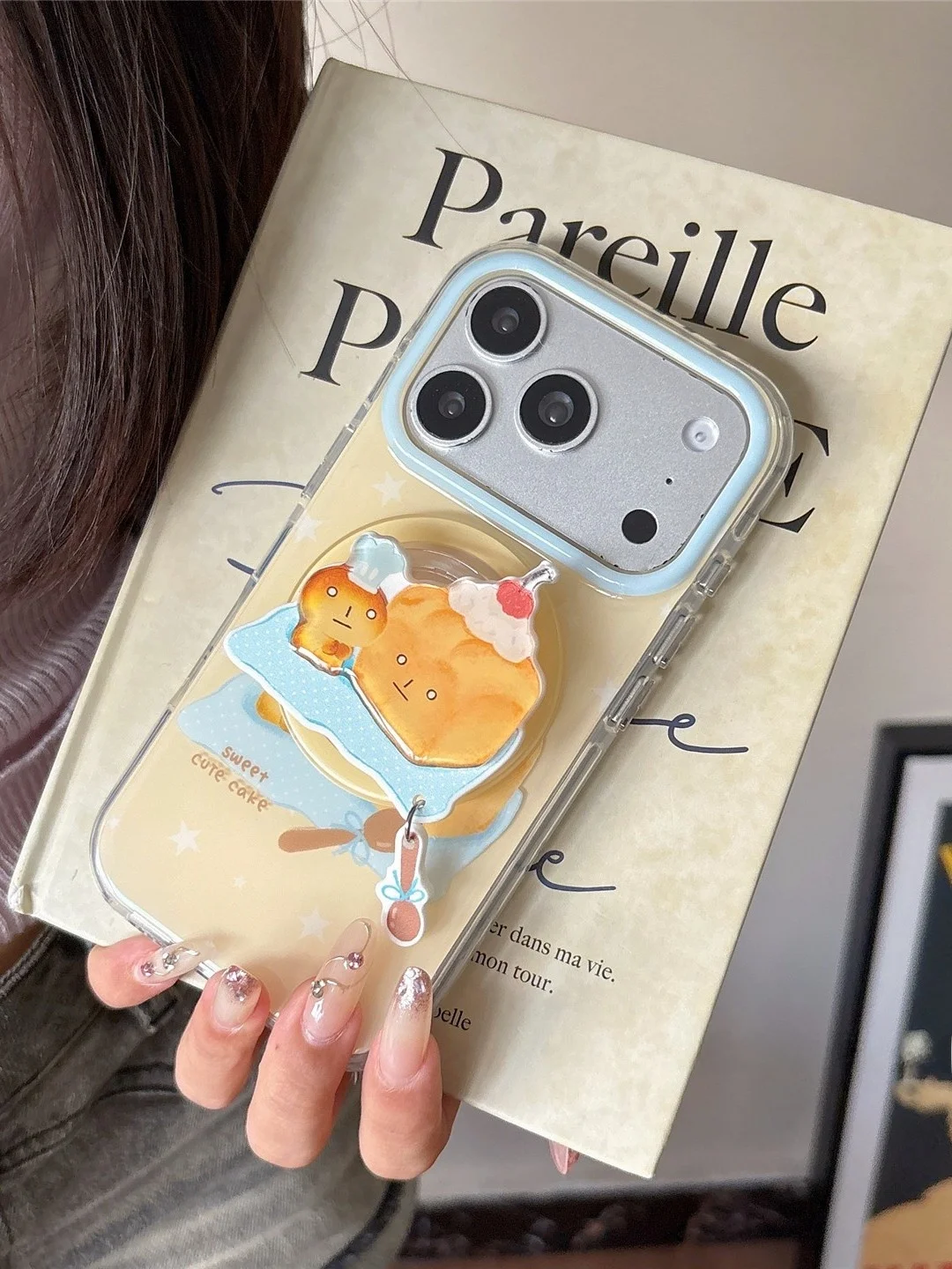スマホ用マグネットスタンド：iPhone対応のインスタ風デザインでスマートフォンを安定的に固定
