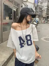 華やかな印花のオフショルダートップス【夏用・ゆったり・デザイン】（セットアップ対応）