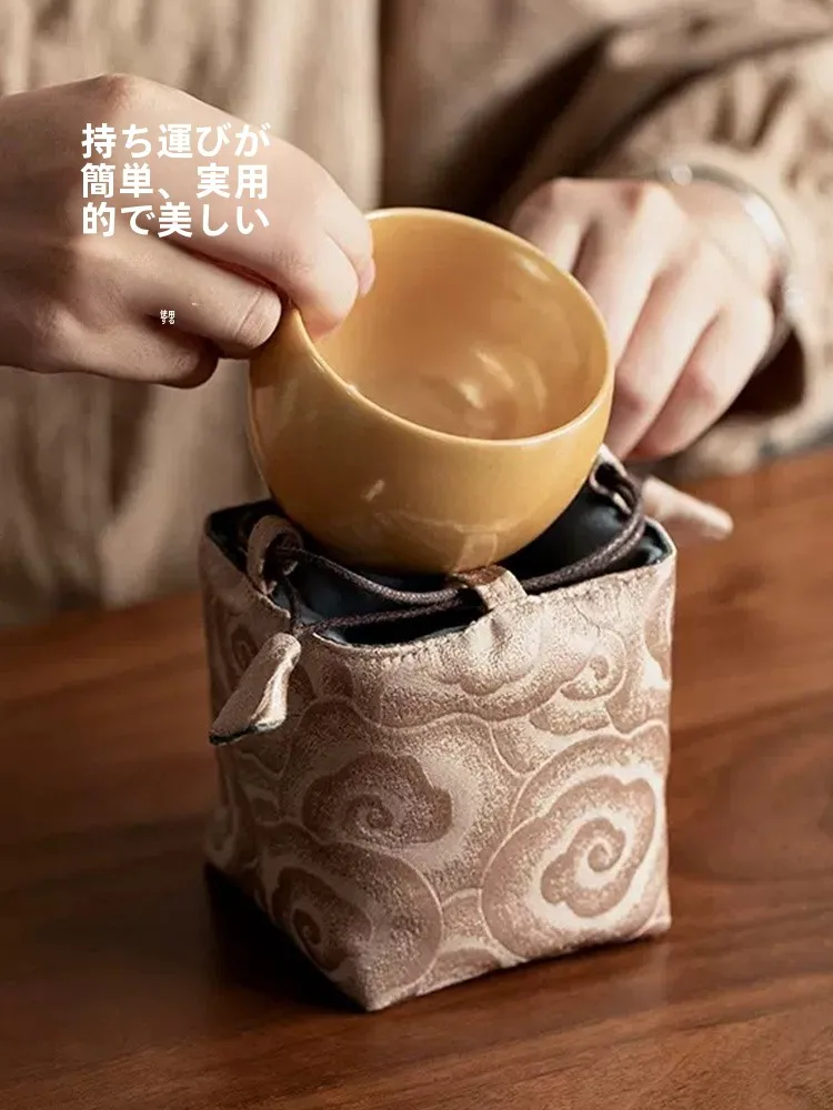 お守りをポーチに入れるにはどうやって入れる？華やかな布バッグで心を守る暮らしの秘密