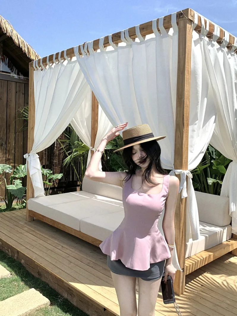 スクエアタンクトップとは？女性向けの通勤風バックオープンデザインの特徴と使い方