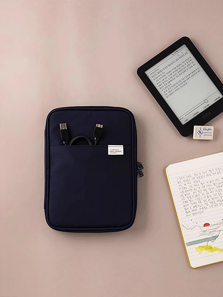 ノートパソコンの便利グッズとしてのiPad用多機能収納バッグ