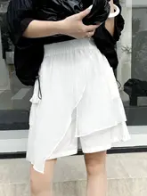 おしゃれなデザインの不規則な切り替えショートパンツ【高腰・ワイドレッグ】（セットアップ対応）