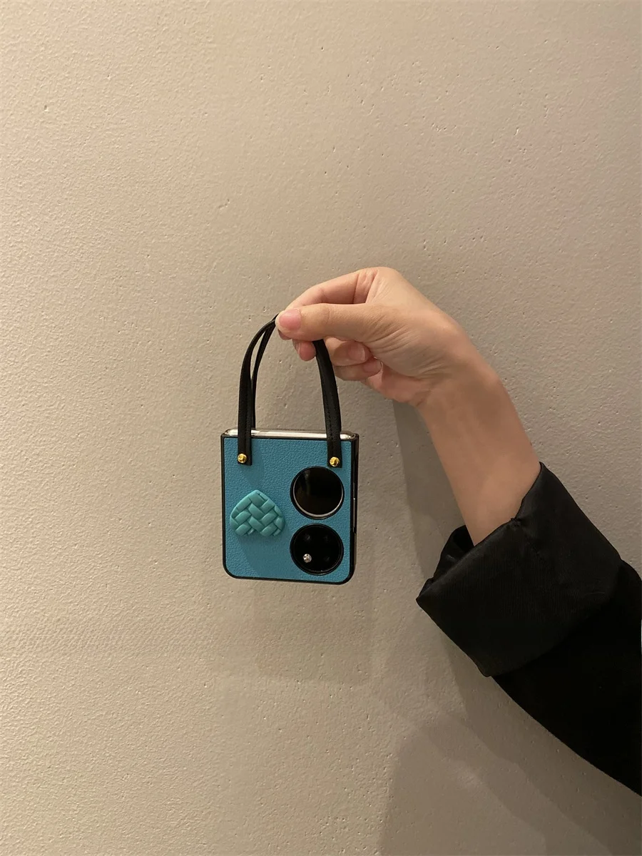 「P50 Pocket」を選ぶべきタイミングは？人気の理由と、他のスマホケースとの違いを徹底解説