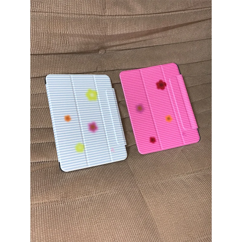 ストライプ柄リバーシブルiPadケース：軽量かつ磁吸式で持ち運びに最適なカバーとは