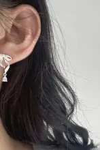 S925純銀製 マット仕上げ リボンデザインの蝶結びピアス【エレガント・女性用・気品あるデザイン】