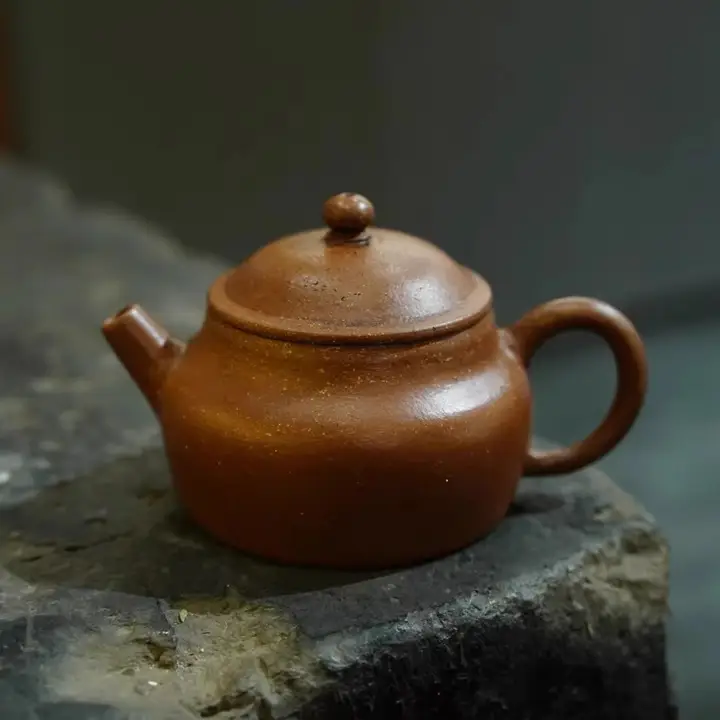 1980年代に日本から帰国した紫砂壺は完全に手作りで古いです