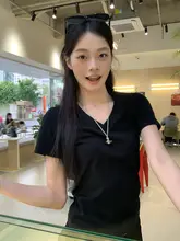 ブラックVネックショートスリーブTシャツ【ゆったりとしたデザイン・カジュアル用・女性用】
