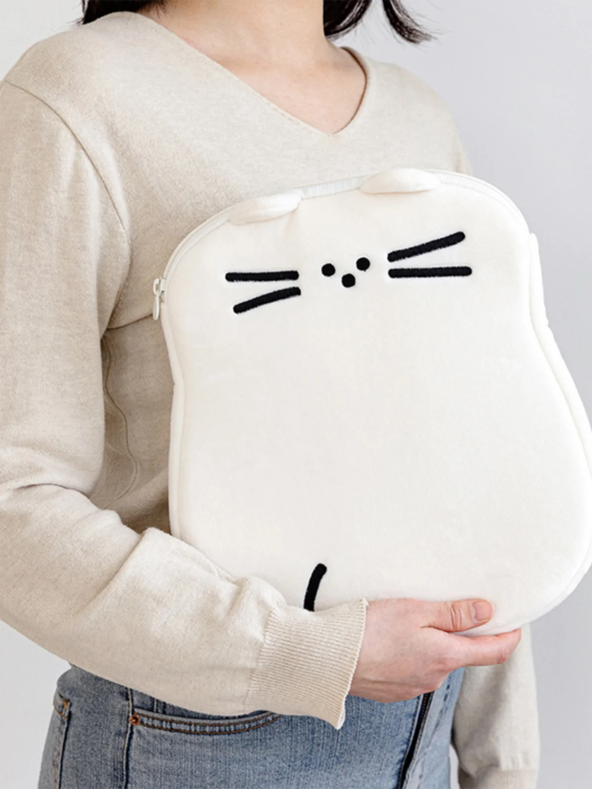 可愛い猫デザインのiPad用厚手クッションケース：衝撃吸収とイラスト入りの実用性を検証