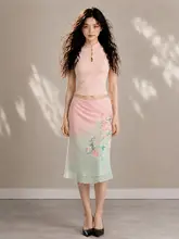 新中式デザインの立襟ノースリーブトップスと花柄シフォンスカート（セットアップ対応）