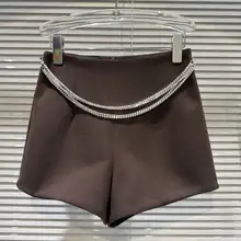 華やかなビジュー付きフリンジチェーンウエストチェーンのショートパンツ【毛織物・女性用・トレンド】（セットアップ対応）