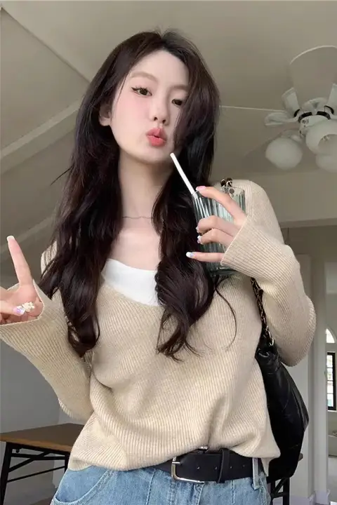 Vネックニットセーター【女性用・しゃれたデザイン・秋冬用・春先取り】（セットアップ対応）