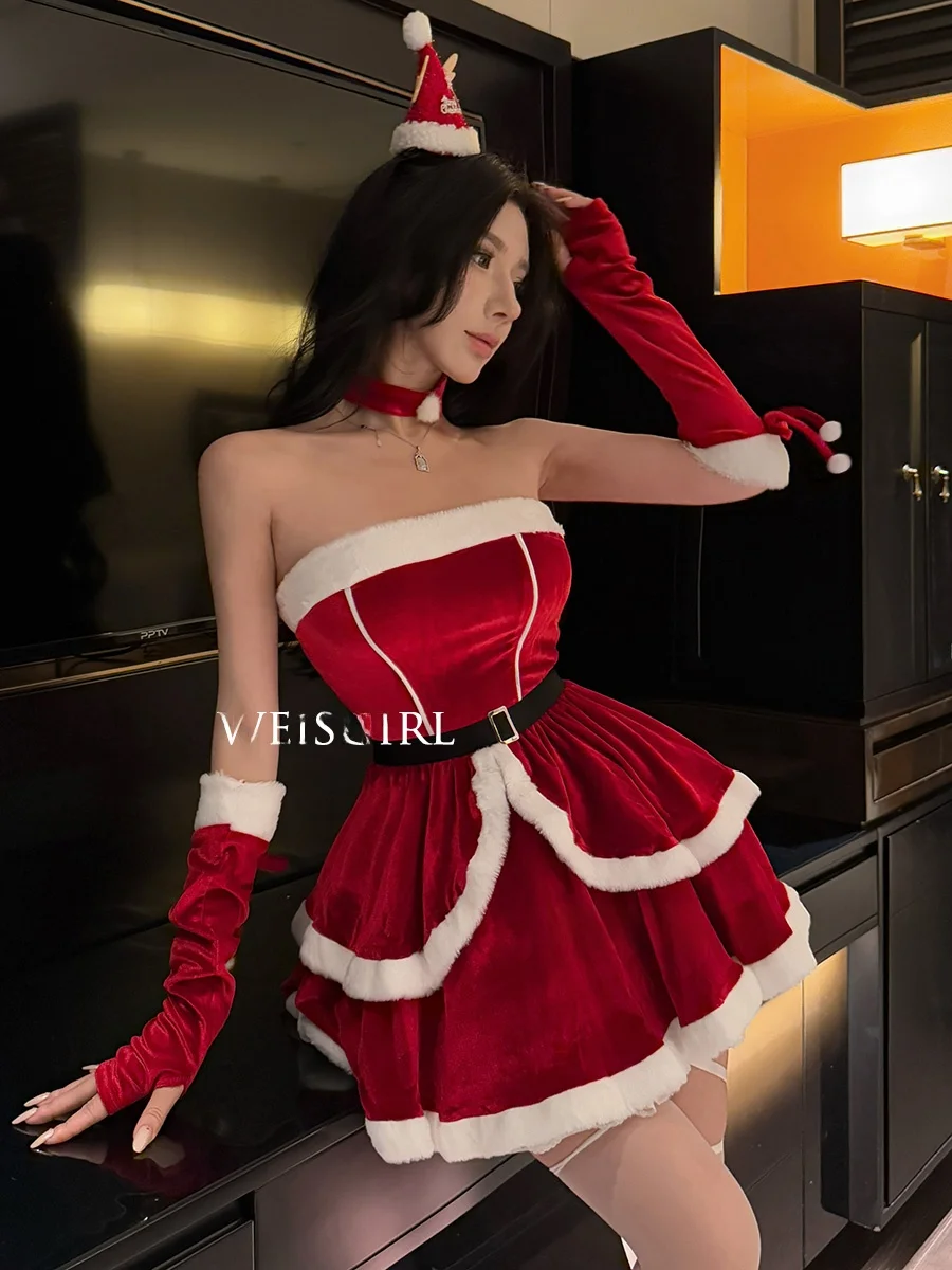 クリスマス会の出し物に迷っている？大人のための「セクシーでエレガントなパーティーコスチューム」選び方