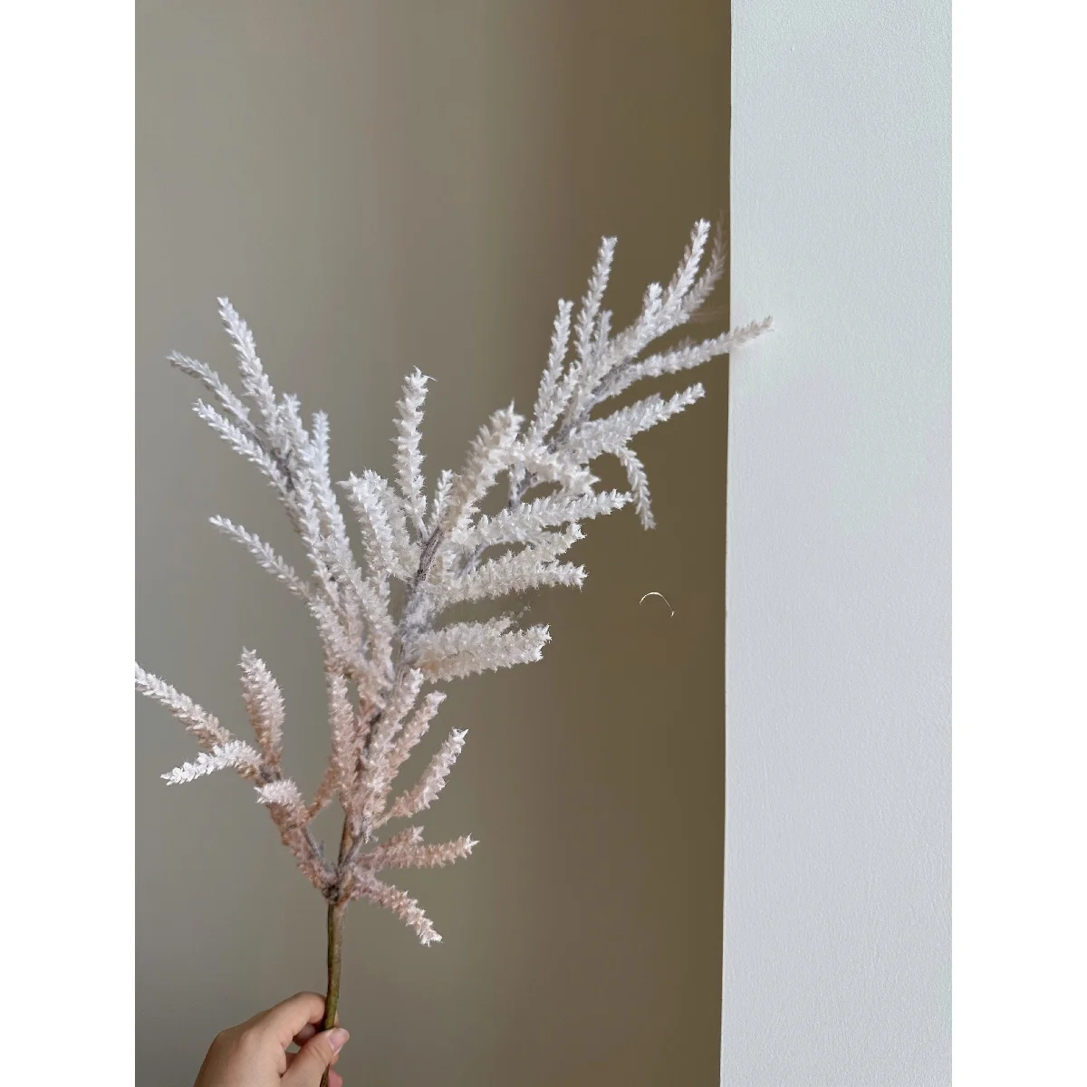 センスのいい寄せ植え 冬花壇は、実際の植物に頼る必要があるのか？