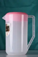 大容量プラスチック冷水ポット【蓋付き・計量カップ・耐熱設計・ジュースポット】