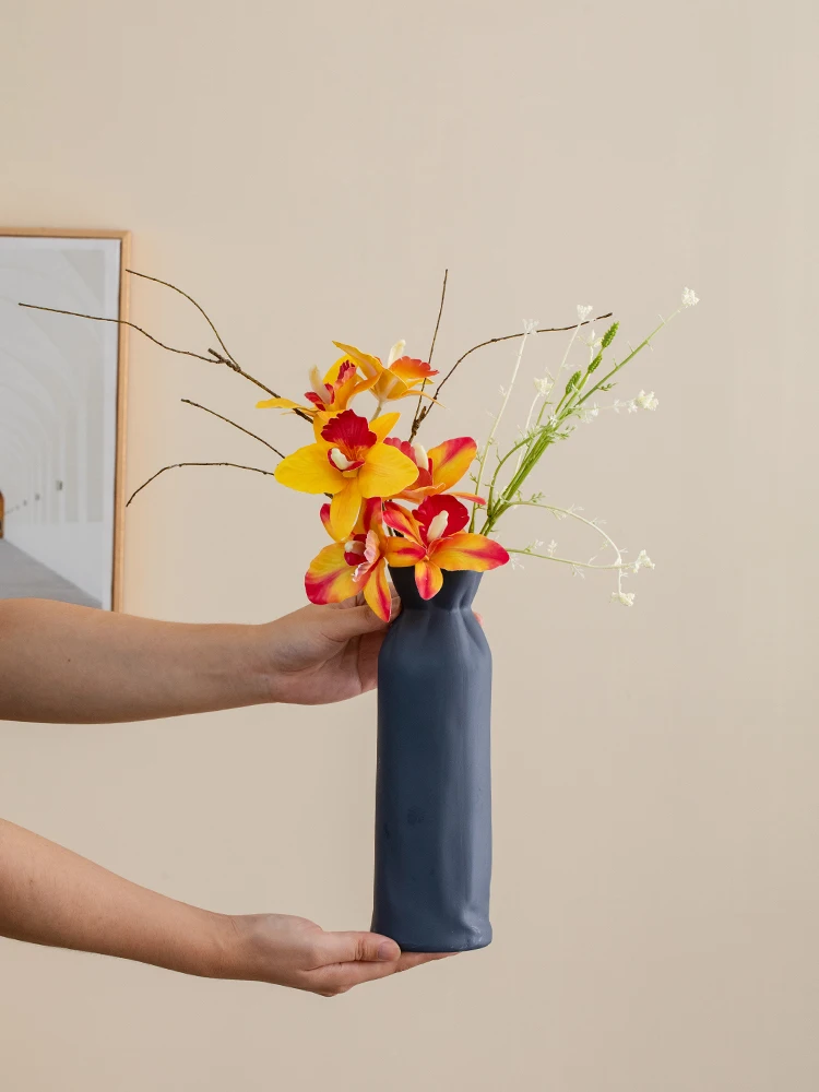 韓国インテリアを再現｜カフェ風部屋の作り方　紫のマット花瓶で空間の呼吸を変える完全ガイド