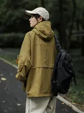ユニセックス 多ポケット登山ジャケット【秋用・フード付き・カジュアルデザイン】