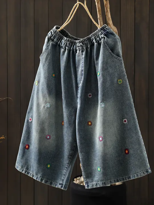 小花刺繍入りデザイン 五分丈デニムパンツ【女性用・夏用・カジュアル】（セットアップ対応）