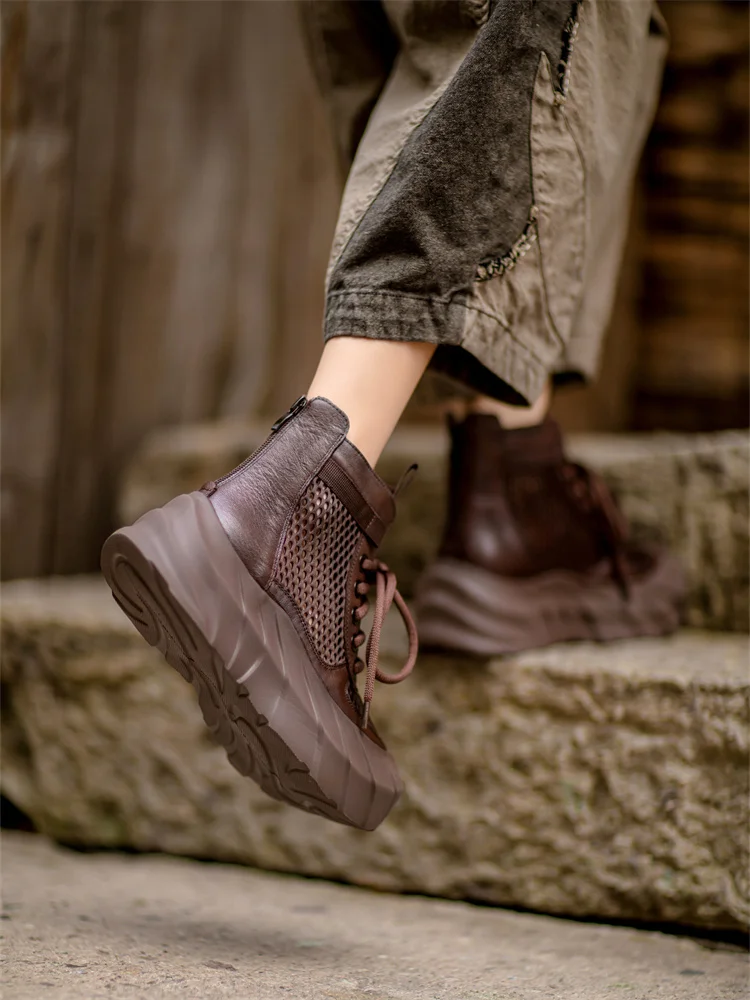 大人向けのサンダルを選ぶときに迷うのは、本当に「moccasin」なのか？