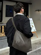 シンプルなデザインのレトロ風トートバッグ【男女兼用・通勤・大容量】