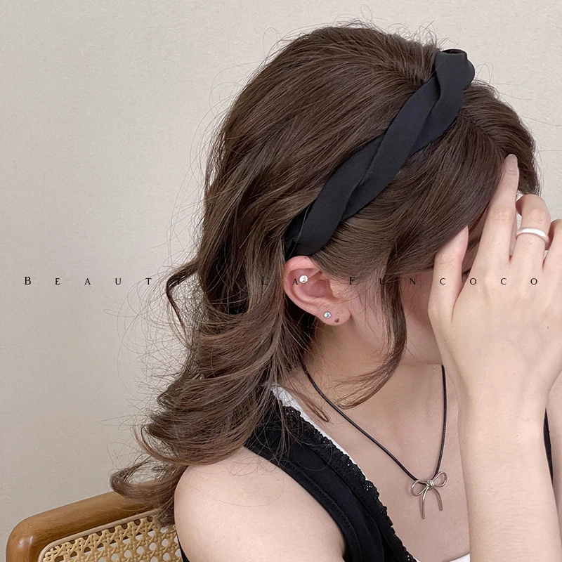 洗面台ヘアキャッチャーとは？高い位置で着用可能なヘアバンドの実用性と設置方法