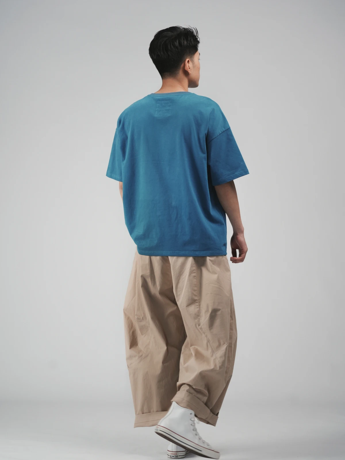 サルエルパンツ おじさん おすすめモデル：春秋用カジュアルワイドパンツの実用性とフィット感