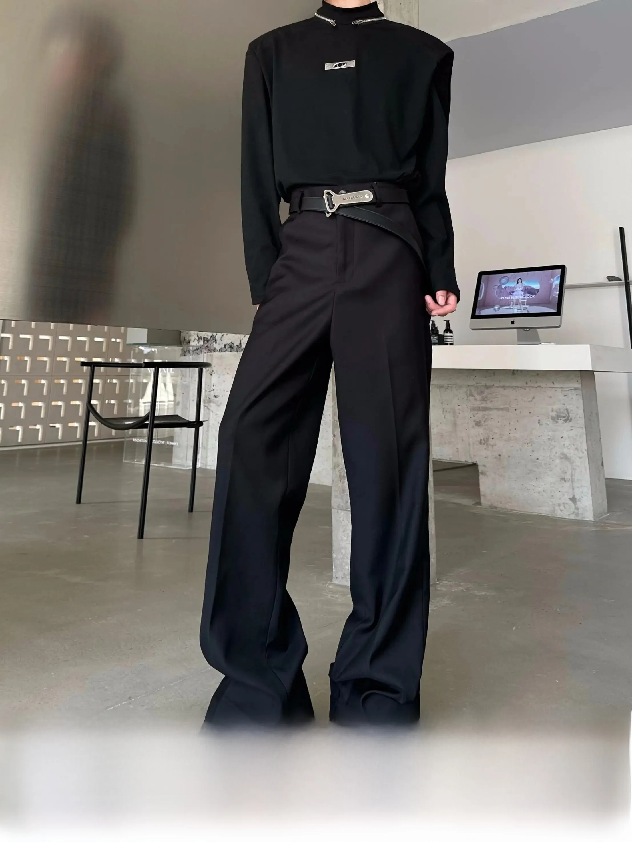 スリット入りパンツはどんな場面で着る？高街デザインの微喇叭長パンツが教えてくれたリアルな使い方