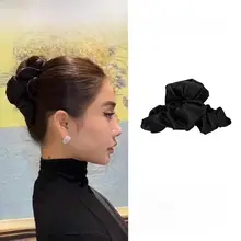 雲朵デザインのシャーククリップ【布製・光沢感・高級感】