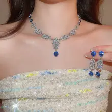 華やかなデザインのクリスタル花モチーフイヤリングとネックレス【宮廷風・軽やか・シンプルコーディネートに最適】（セットアップ対応）