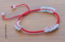 天然翡翠玉を使用した赤い紐の足首アクセサリー【手編み・平安扣デザイン】
