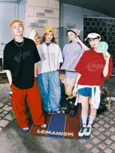 トレンドのロゴ入り 半袖Tシャツ【メンズ・レディース対応・夏用】