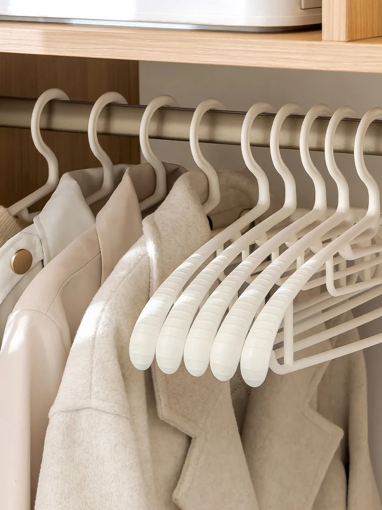 無痕衿保護ハンガー：大量の服収納に最適な100均級の滑り止め衣架の実用性解析