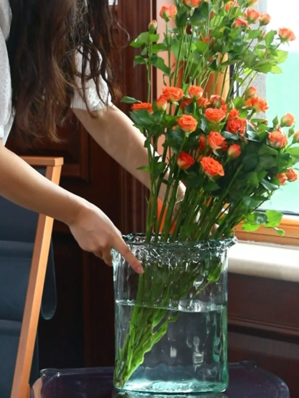 ワンルームにガラス鉢を置くと、部屋がまるで「生きている」ようになる？