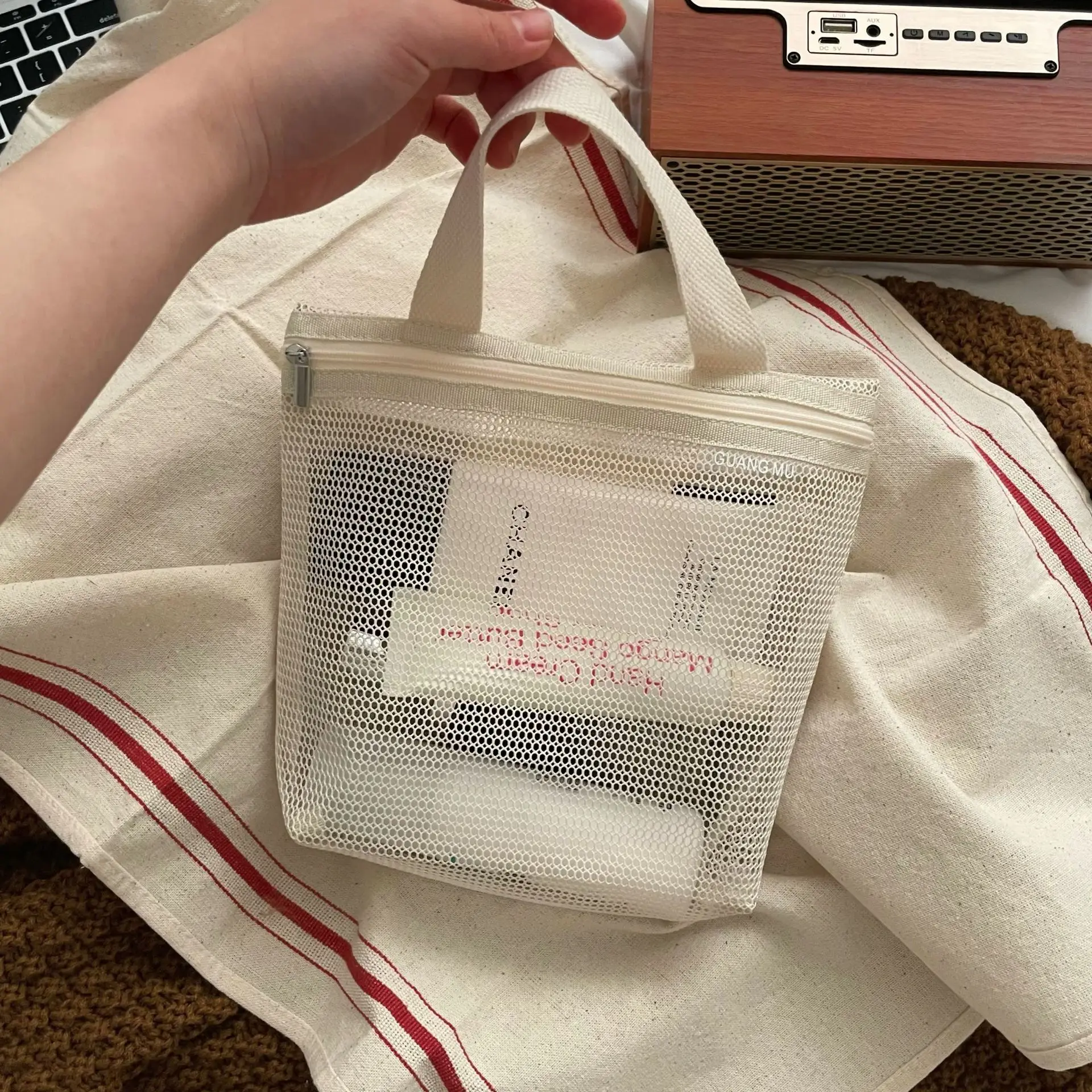 メッシュバッグ 小さめは通勤に使えるのか？実際の使い心地と選び方を徹底解説