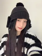 毛球付きニット耳当て帽子【冬用・ふわふわ・保温性・可愛いデザイン】