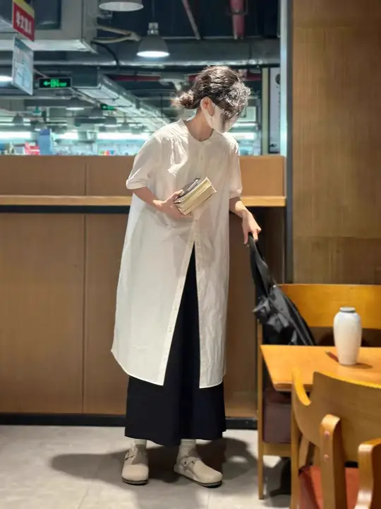 夏用のホワイトコットンシャツワンピース【中長丈・ショートスリーブ・重ね着対応】