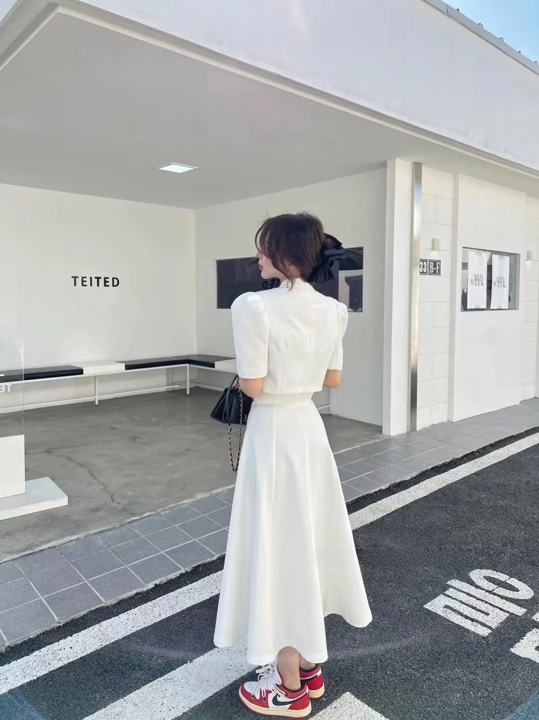 30代のトレンドファッションは、ショートジャケットとロングスカートのセットで決まる？