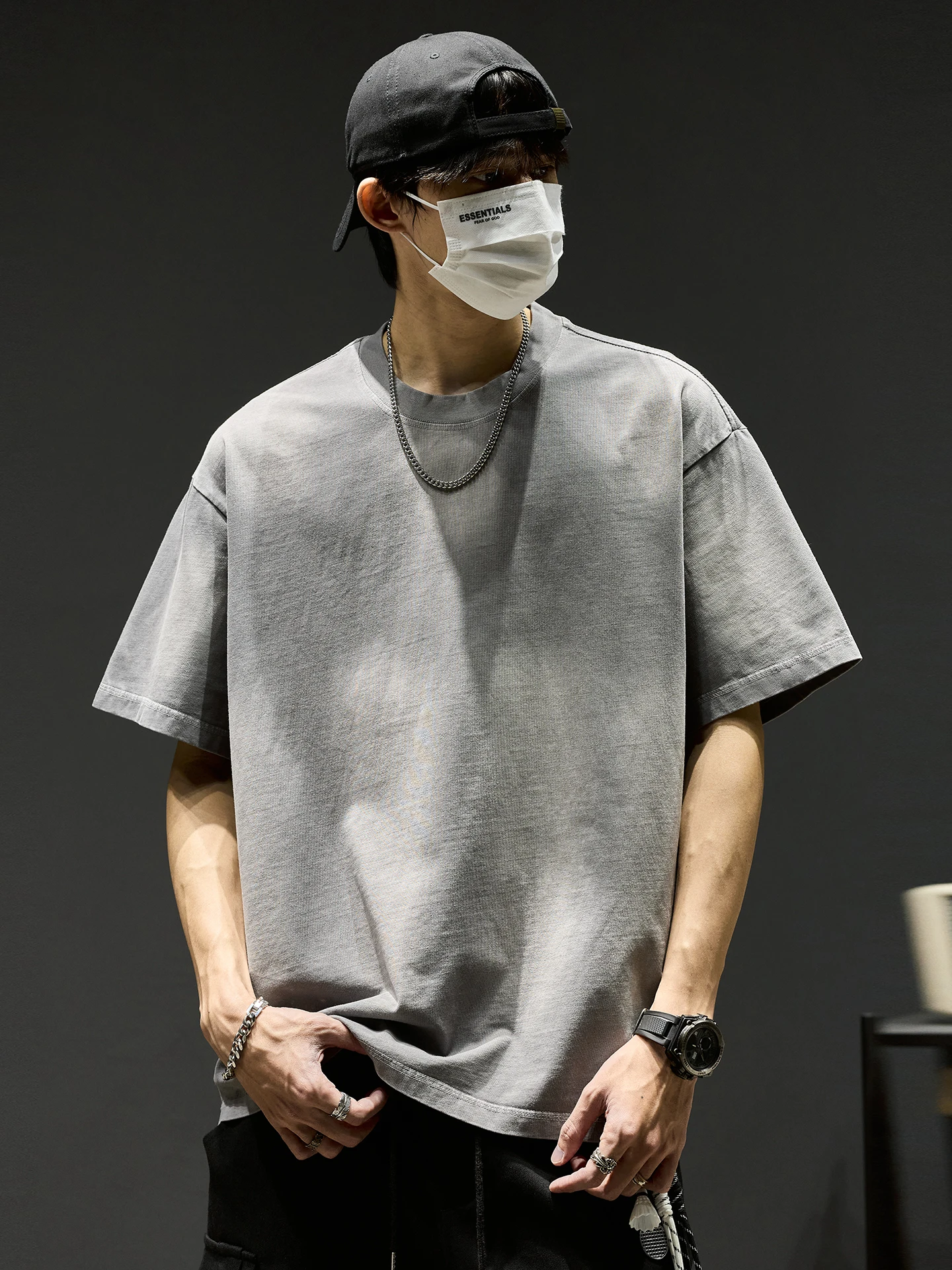 メンズ半袖Tシャツはどう選ぶ？アメリカンスタイルの洗いざらしコットンTシャツが夏の日常を救う理由