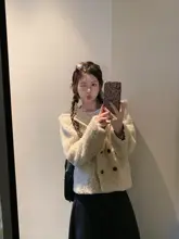 温かみのあるフード付き毛布風カジュアルショートジャケット