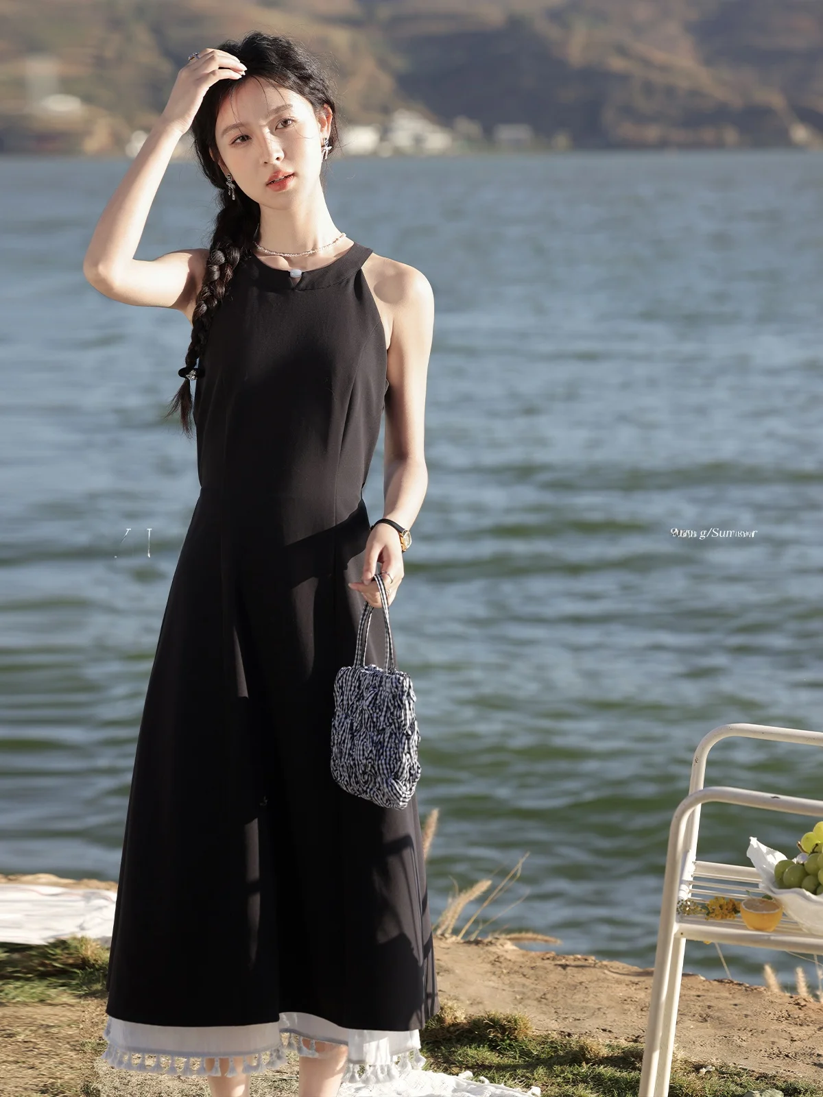 全身黒コーデ 夏にぴったりなワンピースは、どう選ぶ？