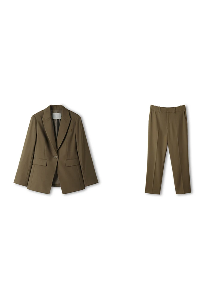 40代の通勤服ブランドで迷うなら、この1品が救う理由は？