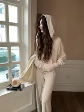 デフロンフード付きジップアップパーカーとストレートパンツ【冬用・スタイル・トレンド】（セットアップ対応）