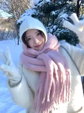 ピンクの無地ファー風スカーフ【冬用・厚手・フリンジ付き】